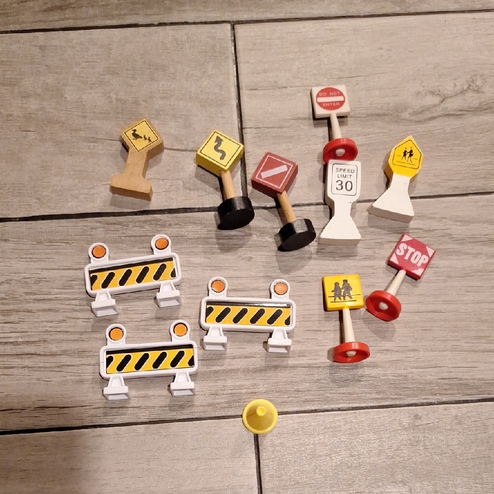 🍁Wooden Traffic Sign Playset🐬